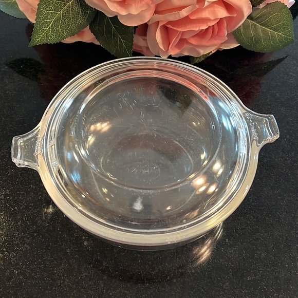 PYREX #019 20 oz Baking Casserole Dish with Handles & Lid - Picture 3 of 7